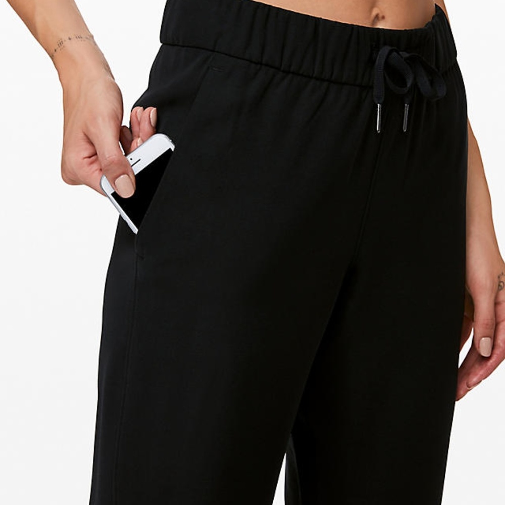Lulemon Black on the Fly Pants for travel